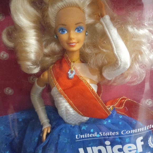 1989 Unicef Barbie No.1920 - Picture 6 of 7